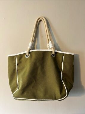 Indicus 💯 cotton canvas rope handles tote in olive green with off white piping.